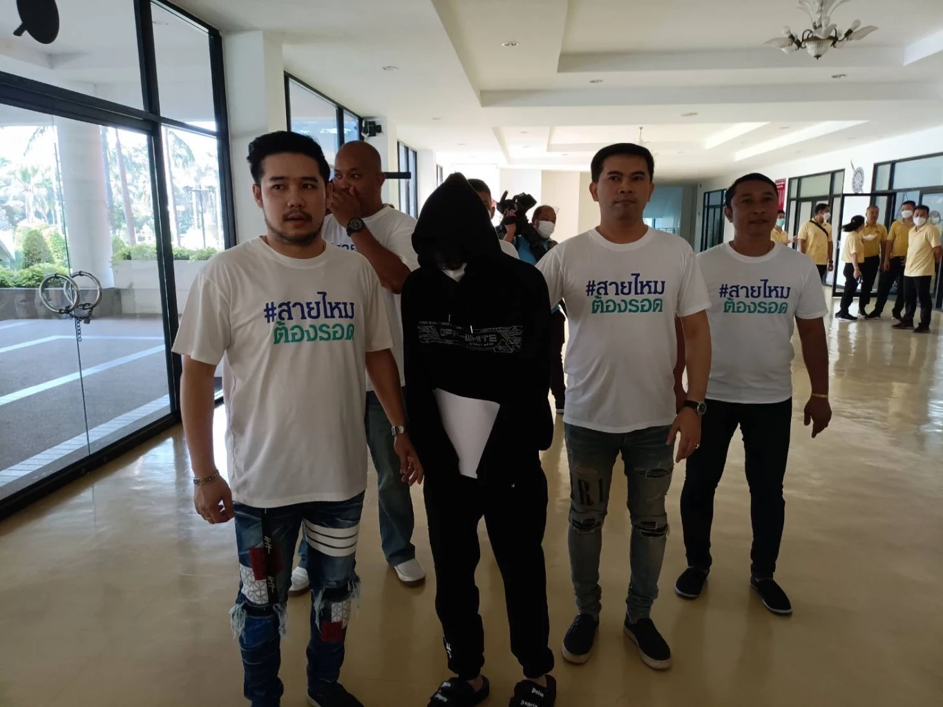 ตร. พาแอดมินเว็บพนัน ชี้จุดโดนลูกน้อง "พล.ต.ต." รุมทำร้าย