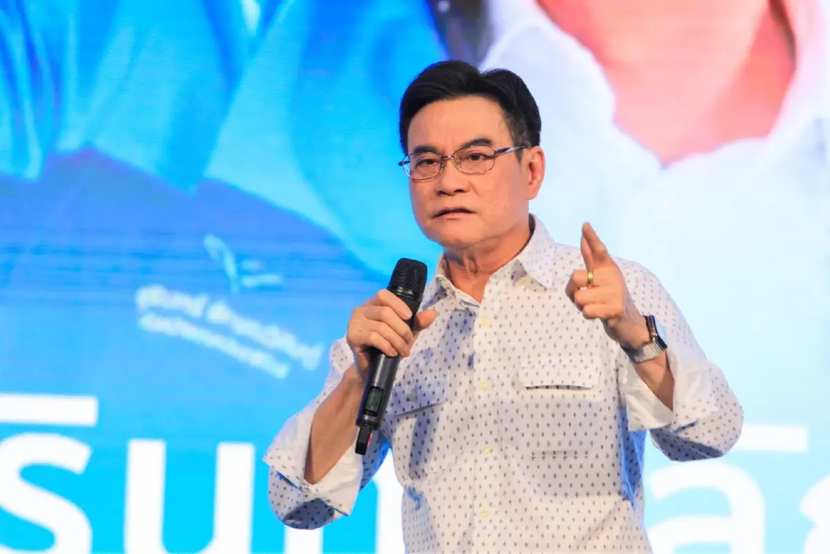 จุรินทร์ ลักษณวิศิษฏ์ รองนายกฯ รมว.พาณิชย์ และหัวหน้าพรรคประชาธิปัตย์ 