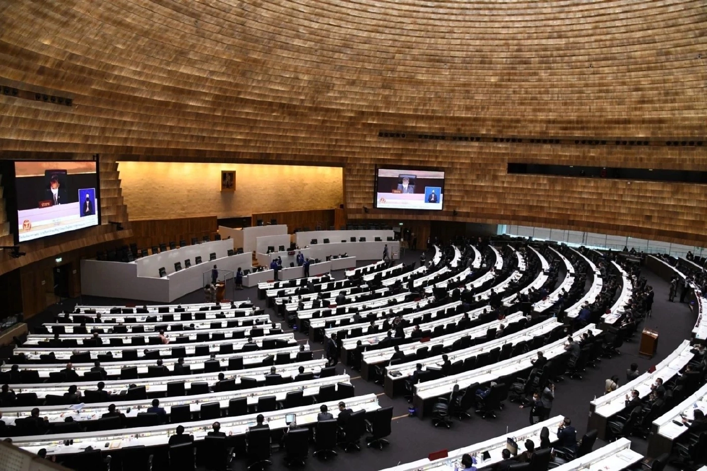 สภาฯล่มเป็นวันที่ 2 ติดต่อกัน เหตุ ส.ว.-ส.ส. ลานับร้อยคน