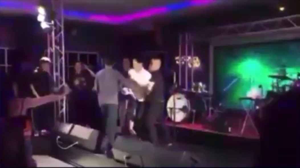 “เอ๊ะ จิรากร” ขึ้นเวทีฟรีคอนเสิร์ตที่เชียงราย ขอบคุณทุกกำลังใจ (มีคลิป)