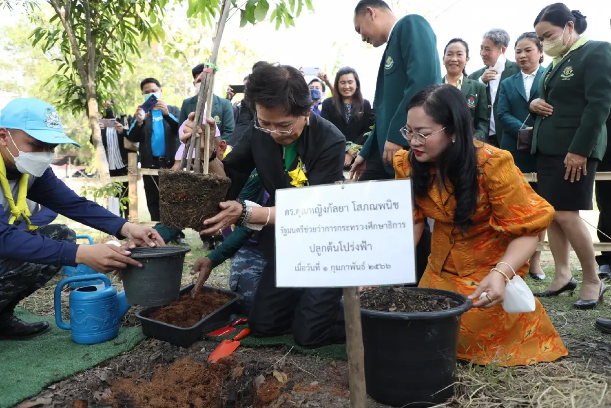 "คุณหญิงกัลยา"ลุยปทุมธานีติดตามโครงการอัจฉริยะเกษตรฯ
