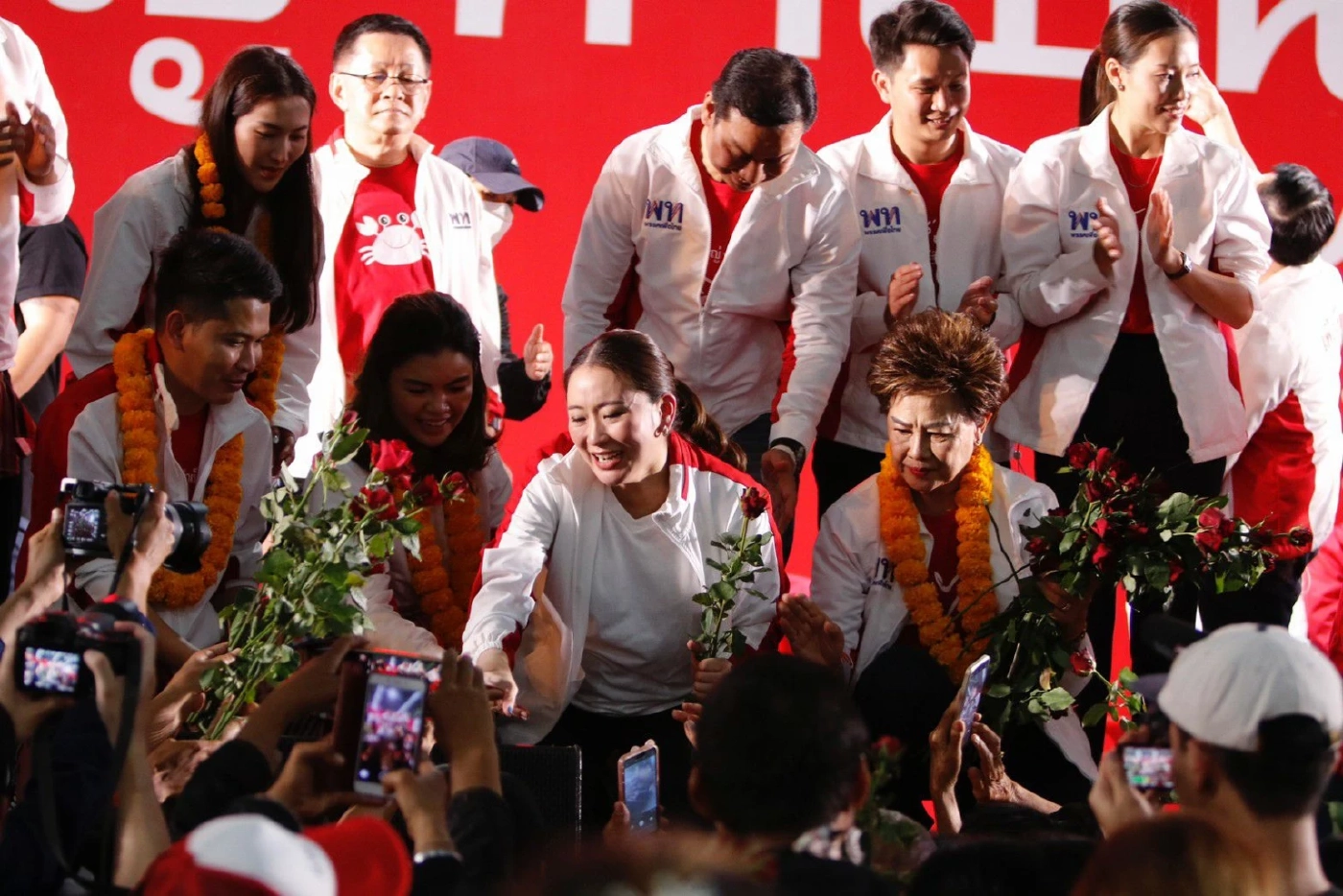 “พรรคเพื่อไทย” ปราศรัยที่ขอนแก่น คนแห่ฟังทะลักนับหมื่น  