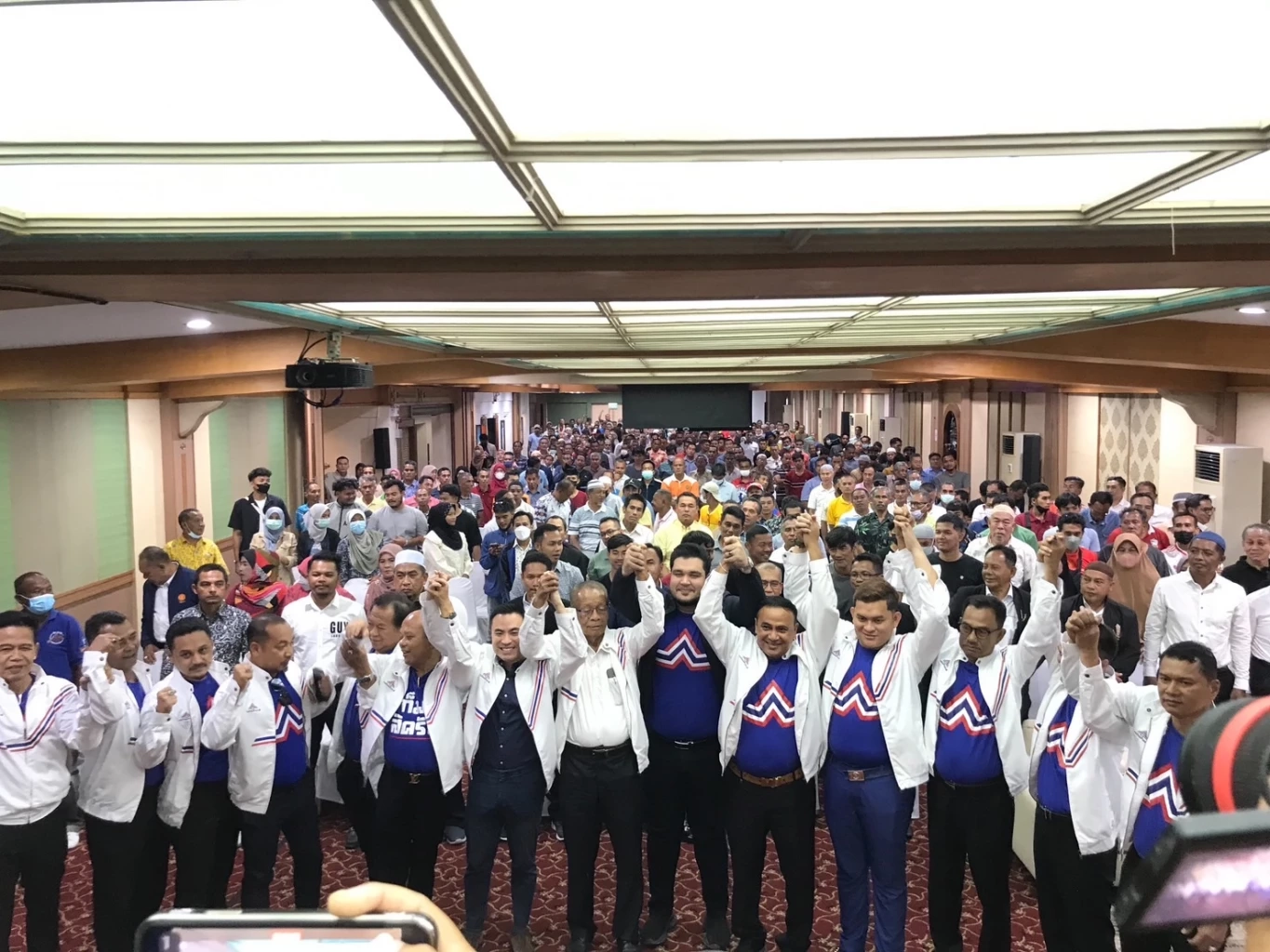 เอกนัฏ รวมไทยสร้างชาติ ปิดดีลบ้านใหญ่นราธิวาส ตั้งเป้ากวาด ส.ส.ชายแดนใต้  