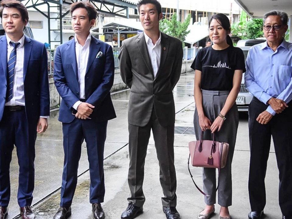 “พิธา” ฟาด “ปิยบุตร” เลิกมือไม่พายเอาเท้าราน้ำ เลิกทำตัวไม่เป็นมืออาชีพ