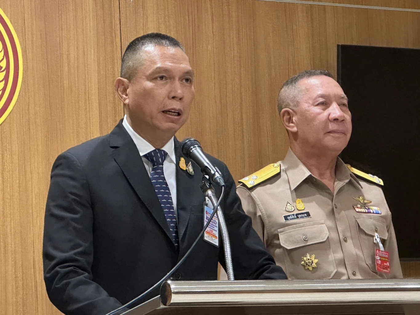 โต้เดือด "นายกฯ" หยัน "ฝ่ายค้าน" หาหัวหน้าพรรคให้ได้ก่อน ค่อยคิดจะเป็นนายกฯ