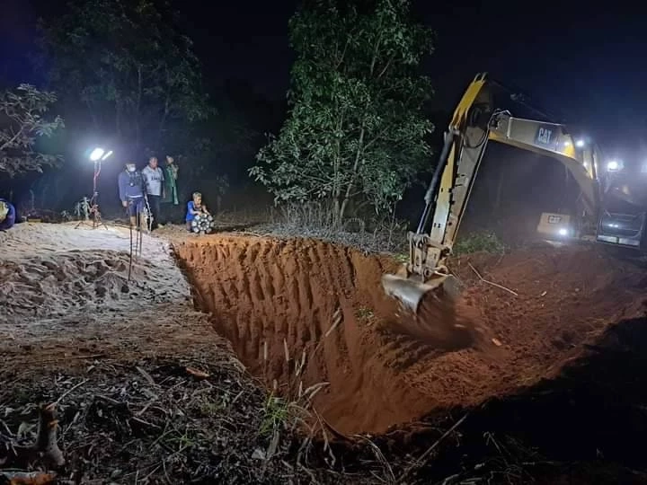 ด่วน! เฮดังๆ ระดมแบคโฮขุดทั้งคืน ช่วยเด็กตกท่อบ่อบาดาล 18 ชม.ได้แล้ว