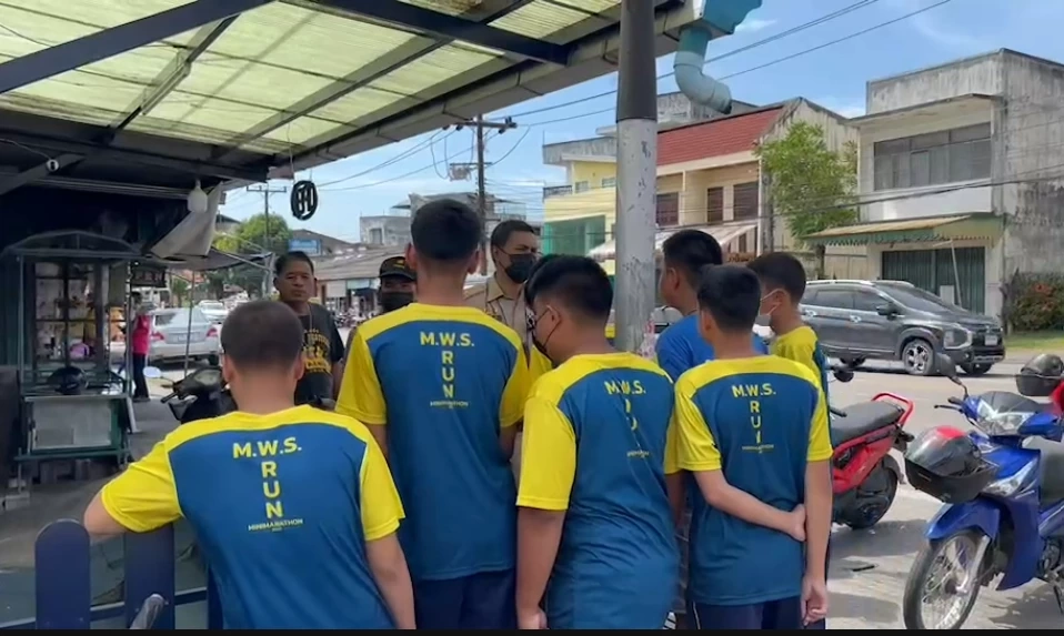 บุกจับร้านบุหรี่ไฟฟ้า ลอบเปิดใกล้ รร. กลางเมืองตรัง อึ้ง! พบเด็ก ป.5 สูบด้วย