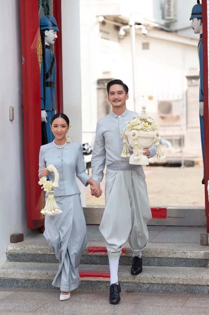 เปิดภาพ อนันดา-ณิชชา เข้าพิธีมงคลสมรส สวยหล่อเหมาะสมกันมาก