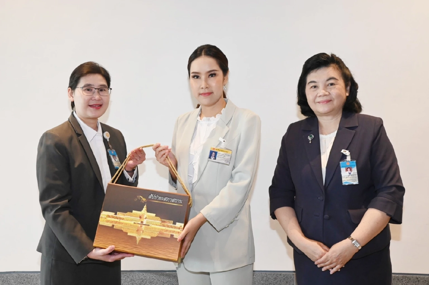 "อุ๊ ภคอร" เข้ารายงานตัว รับตำแหน่งส.ส. แทน"เต้ มงคลกิตติ์"