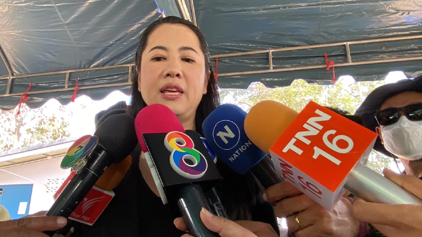 หยอดคำหวาน! “ปารีณา” โผล่รับ “ลุงป้อม” เยือนราชบุรี บอกยังรักที่สุดในสามโลก