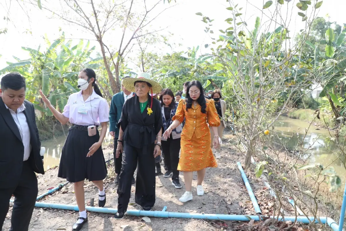 "คุณหญิงกัลยา"ลุยปทุมธานีติดตามโครงการอัจฉริยะเกษตรฯ