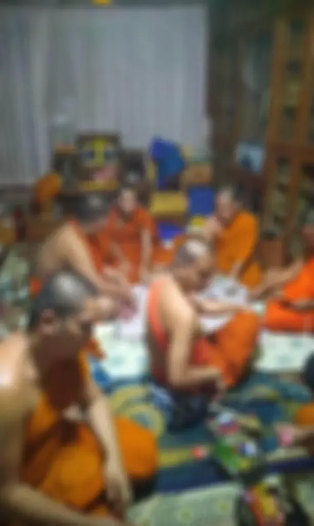 คนดูแลวัด โต้เพจดัง พระนั่งล้อมวงจั่วไพ่ ไม่ได้อยู่วัดโมลี