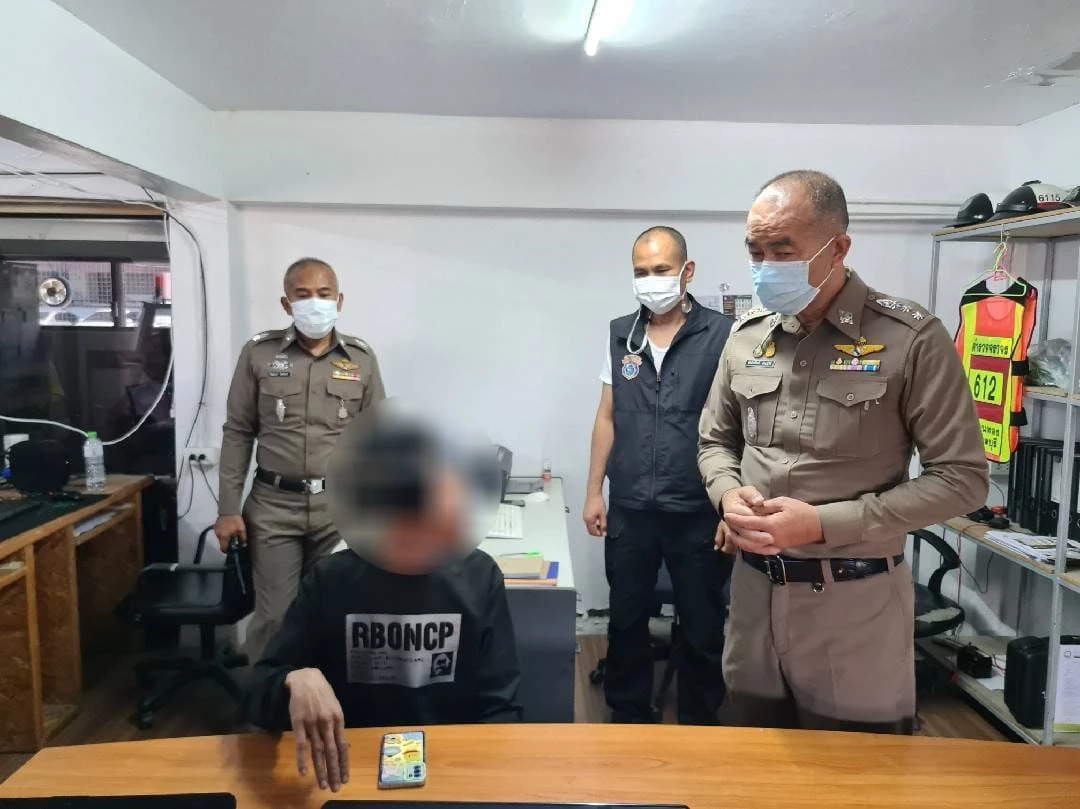 ตำรวจ สภ.พานทอง รวบ 2 โจ๋ ซิ่งกระบะ ประลองความเร็วบนถนนหลวง