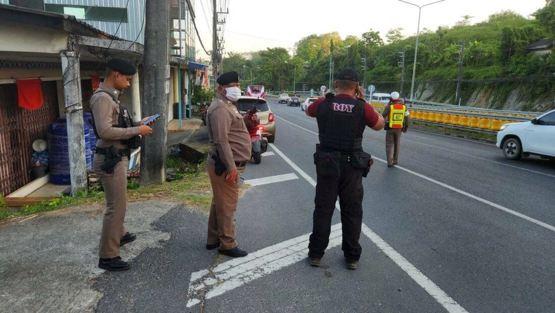 ชายคลั่งกราดยิงผู้โดยสาร จบชีวิตตัวเองในรถทัวร์ ตร.เข้าควบคุมพื้นที่แล้ว