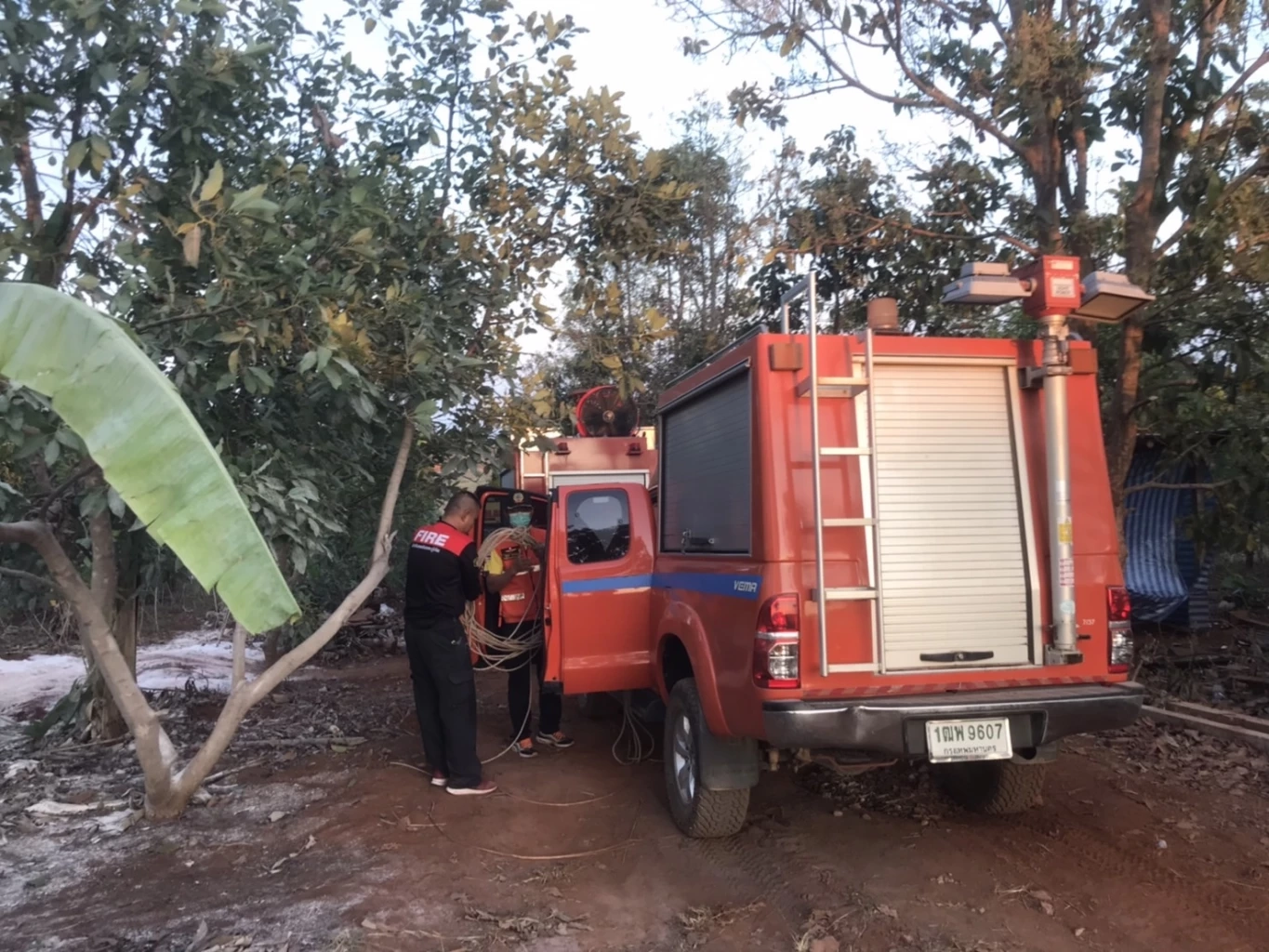 นาทีชีวิต! เร่งช่วยชีวิตเด็ก 1 ขวบตลอดทั้งคืน ตกลงในท่อลึก 15 เมตร