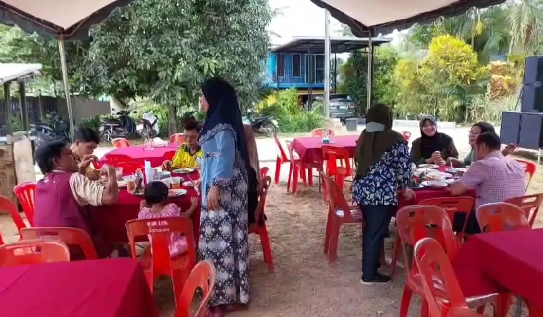 ญาติเหยื่อบังฟัต จัดเลี้ยงน้ำชา ระดมทุนไถ่ถอนบ้าน หลังธนาคารจ่อยึด