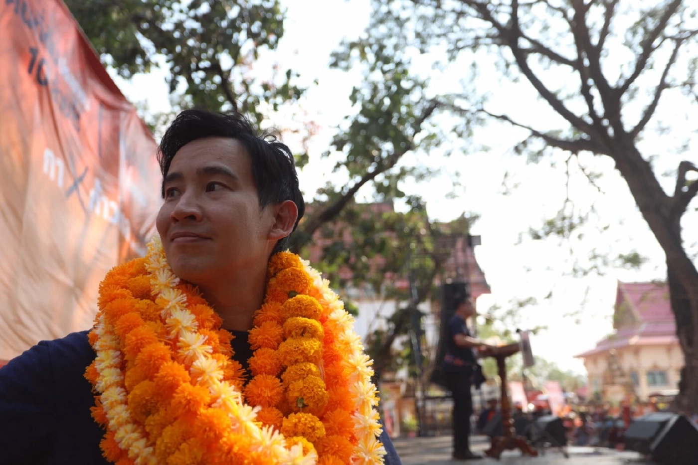 พิธา ลิ้มเจริญรัตน์  ขยับขึ้นเป็นหัวหน้าพรรคก้าวไกล หลังธนาธร หลุดจากการถูกตัดสิทธิทางการเมือง 