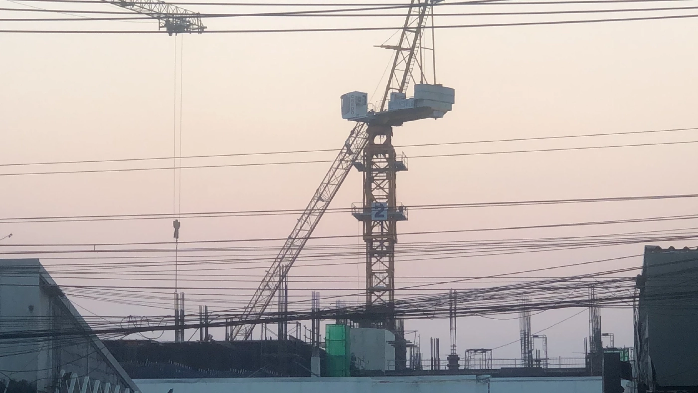 เครนถล่มไซต์งาน “สตง.ใหม่” คนงานดับ 1 เจ็บ 3