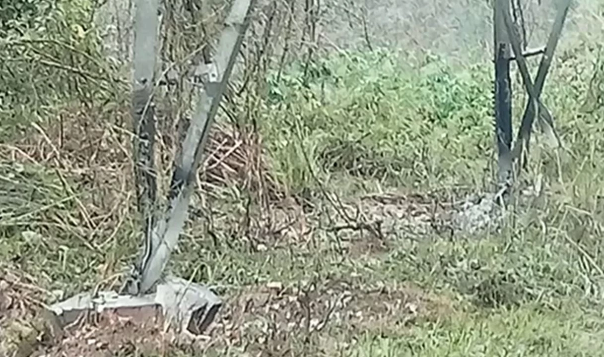 ผู้ป่วยติดเตียง เหยื่อไฟใต้ ช็อกซ้ำ! คนร้ายวางระเบิดเสาไฟแรงสูงใกล้บ้าน