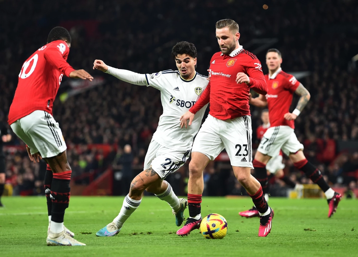 "ลีดส์ vs แมนยู" พรีเมียร์ลีก 21.00 น. เช็กสถิติ ความพร้อม ช่องถ่ายทอดสด