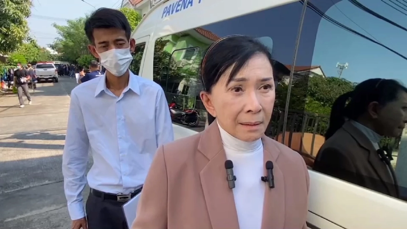 ปวีณา - ตร.บางบัวทอง นำหมายศาลเข้าค้นบ้านครูเตย ยึดสาก มีดทำครัว ไปตรวจสอบ