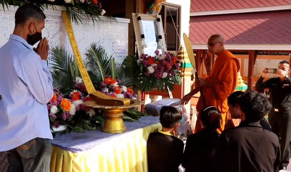 หนุ่มใหญ่ช่วยแม่พ้นคมเขี้ยว "พิตบูล" เจอลากเข้ากรง ขย้ำเสียชีวิต