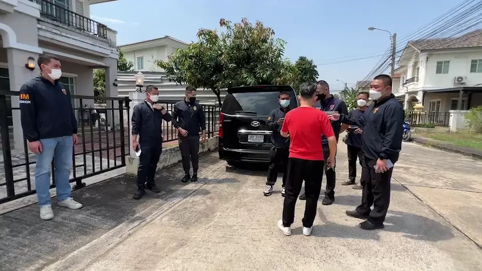ค้นบ้าน“หยู ซินฉี” หลักฐานโยงสมาคมเถื่อน เจ้าตัวลั่น ไม่ยอมรับผิดอยู่แล้ว!