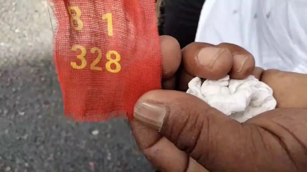 แห่ส่องเลขทะเบียนรถนำ "พระลากไม้" อายุ 100 ปี กลับคืนวัด ลุ้นรวยงวด16/2/66