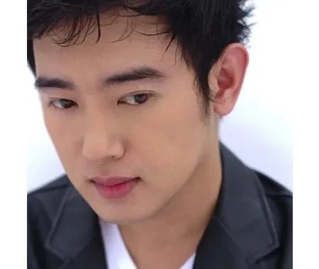 เปิดภาพล่าสุด "ริว อาทิตย์" จากดาราดังสู่ชีวิตไร้บ้าน ขายของมือสองเลี้ยงชีพ กินนอนข้างถนน