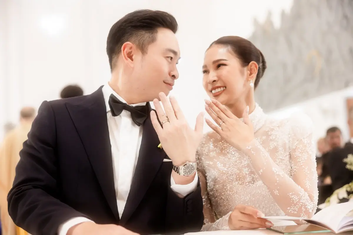 ปาย สิตางศุ์ ควงแขน นิก ธนิก ลั่นระฆังวิวาห์แบบคริสต์ 