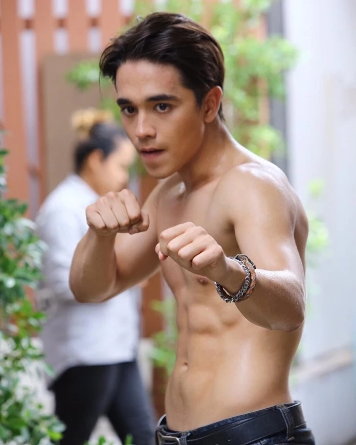 ปมในใจ “อเล็กซ์ เรนเดลล์” โดนวิจารณ์ไม่เหมาะบทพระเอก จนเกิดจุดเปลี่ยนชีวิต