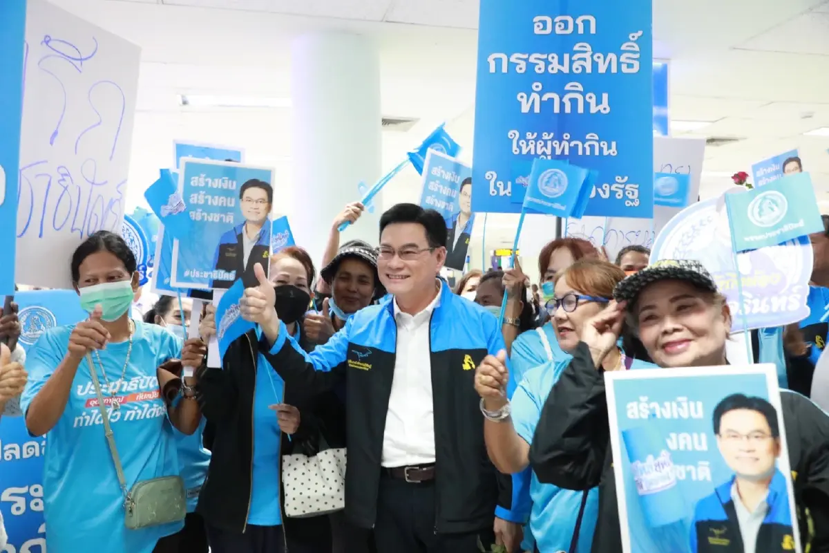 สนามบินหาดใหญ่แตก คนสงขลาแห่รับ "จุรินทร์" เชียร์เป็นนายกฯ คนต่อไป (มีคลิป)
