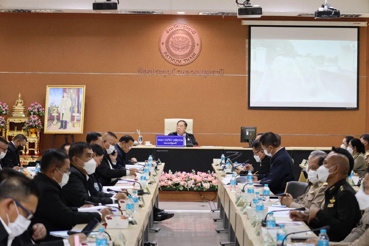 ชาวปทุมธานีแห่ต้อนรับ "พล.อ.ประวิตร" พร้อมให้กำลังใจ "ลุงป้อมสู้ๆ"