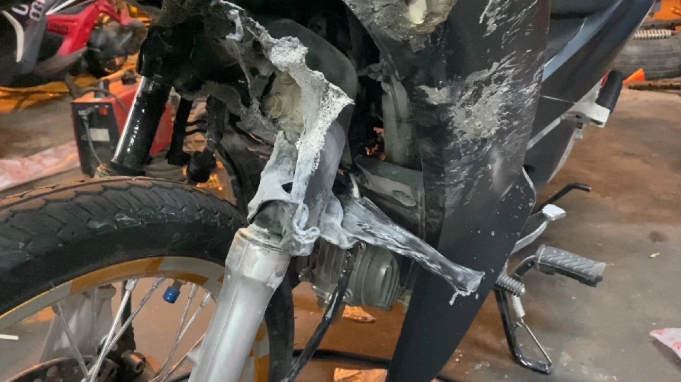 "เมาไม่ขับ" หนุ่ม 17 ปี จอดจยย.ทิ้งไว้ที่ผับ กลับถูกเผาวอดทั้งคัน (มีคลิป)