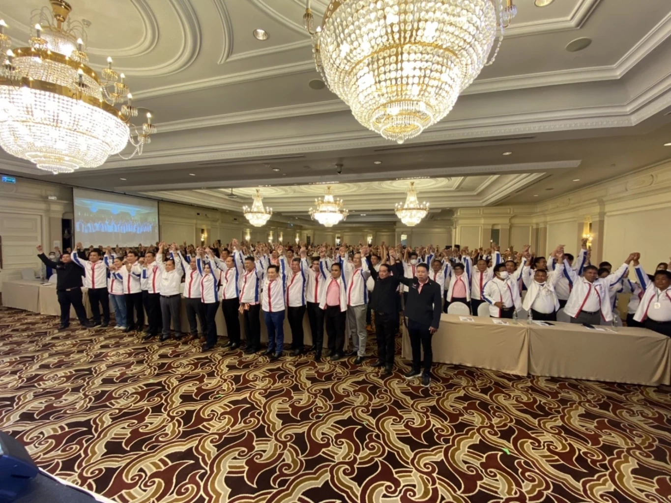 "พรรครวมแผ่นดิน" เคาะชื่อ "บิ๊กโป๊บ" นั่งหัวหน้าพรรค แทน "บิ๊กน้อย"