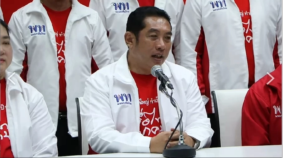 สนธยา คุณปลื้ม  นำสมาชิกบ้านคุณปลื้มนับสิบมาร่วมเปิดตัวสังกัดพรรคเพื่อไทย 