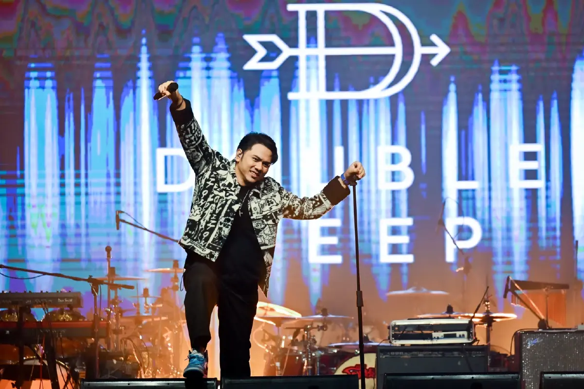 Acme วง DoubleDeep หวานใจนางเอก นนนี่ ใส่นาฬิกาหรู 20 ล้าน ขึ้นคอนเสิร์ต