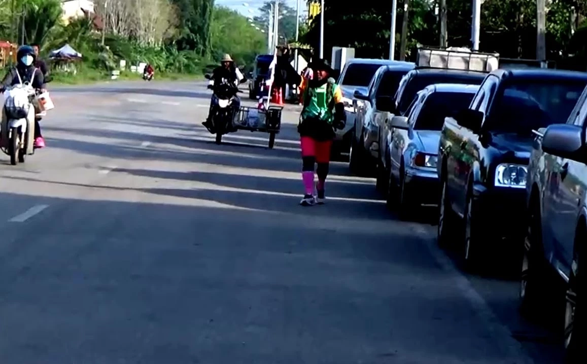 เหลืออีก 100 กม. ถึงสตูล ลุงแมว เดินเท้าจากนครนายก ไปขอสาวแต่งงาน 14 ก.พ. นี้