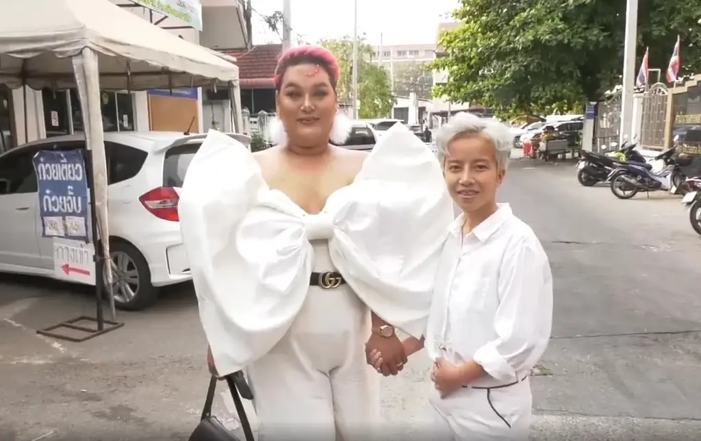 สุดปังรับวาเลนไทน์ 2566 คู่รักทอมหล่อตั้งครรภ์ จดทะเบียนสาวประเภทสอง 
