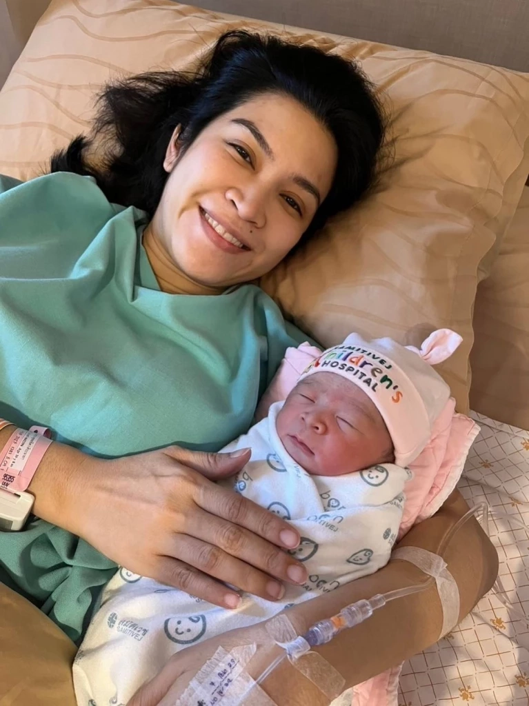 อี๊ฟ พุทธธิดา คลอดลูกสาวแล้ว น้องมีตังค์ เชื่อดวงจิตคุณพ่อมาเกิดใหม่