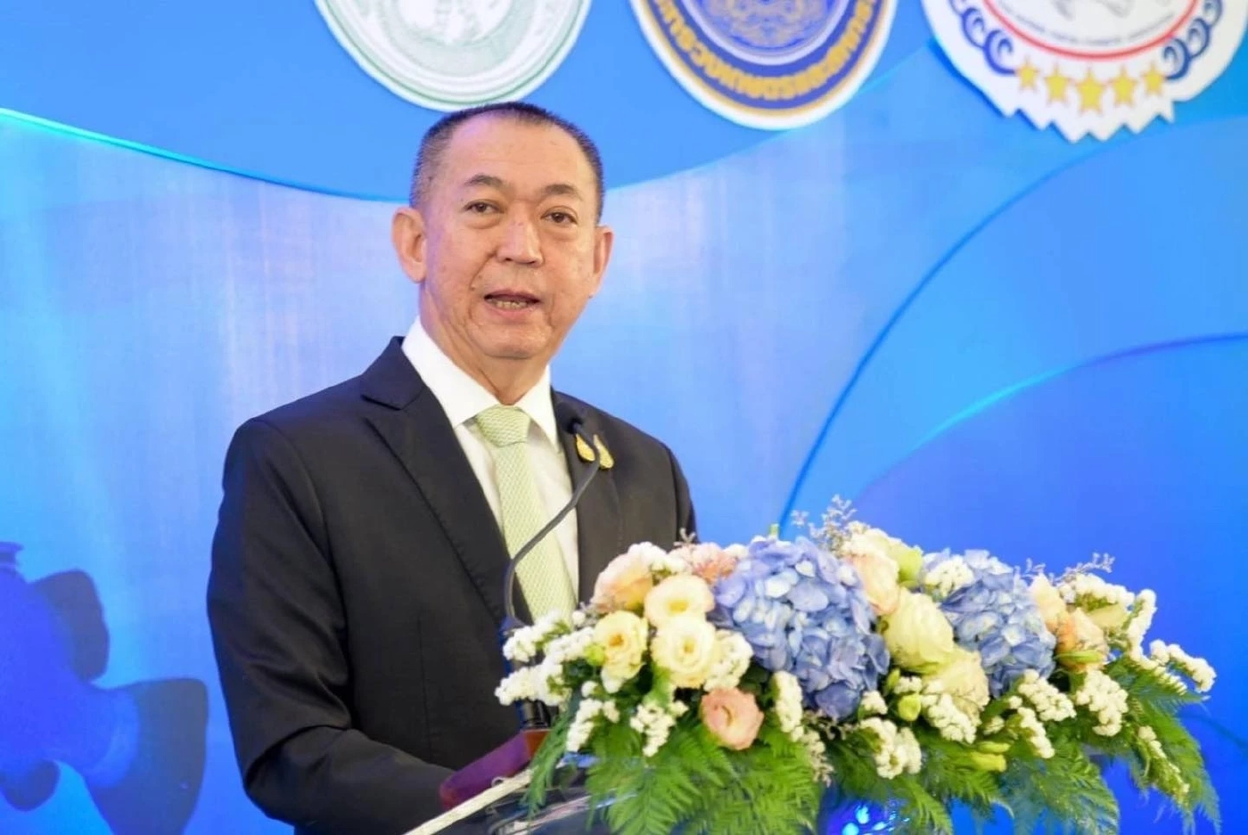 เฉลิมชัย ศรีอ่อน เลขาธิการพรรคประชาธิปัตย์ รมว.เกษตรและสหกรณ์