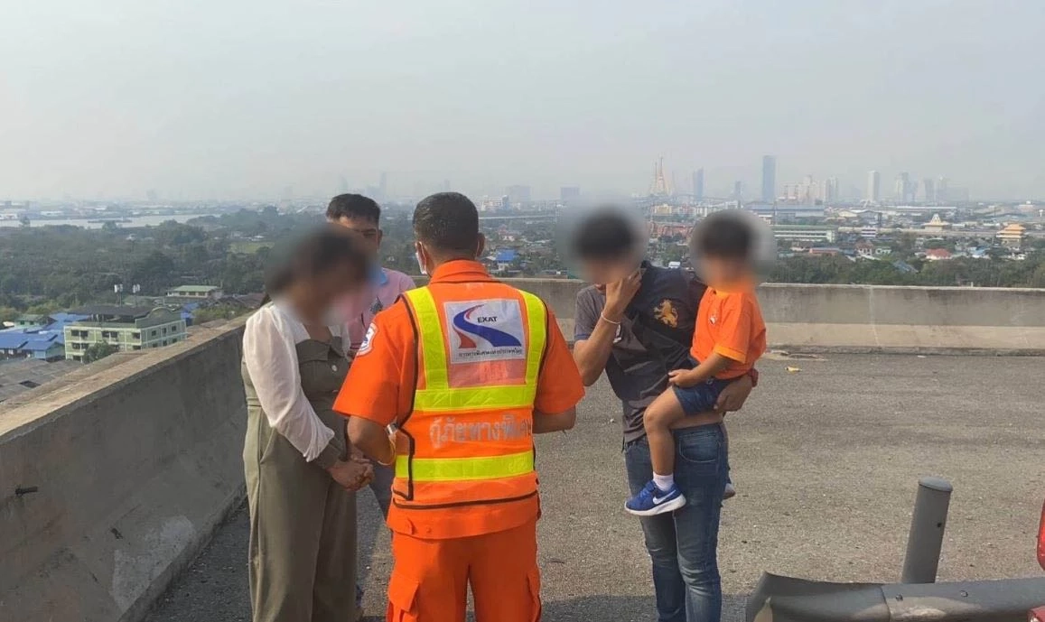 พ่อแม่เศร้า เชิญวิญญาณ "น้องกันต์" กลับบ้าน หลังพลัดตกทางด่วนเสียชีวิต