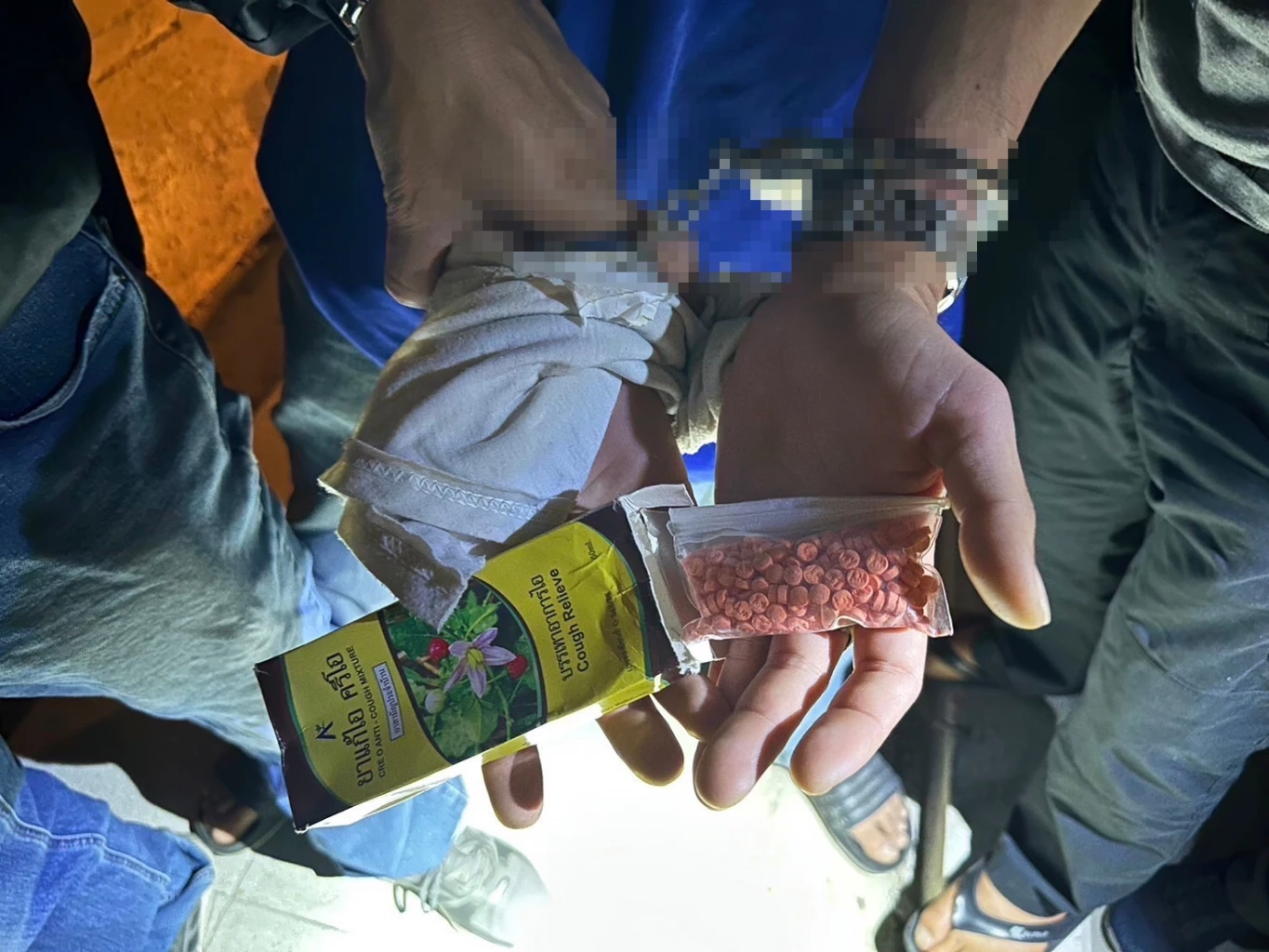 ตร.บางเขน รวบแท็กซี่ขับรถตระเวนรับส่งยาบ้าให้ลูกค้า คิดค่าจ้างตามมิเตอร์