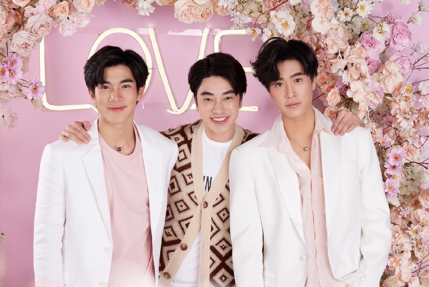 เคล็ดลับการแต่งหน้าผู้ชาย พร้อมภาพควันหลงวาเลนไทน์ ‘เจมีไนน์-โฟร์ท’