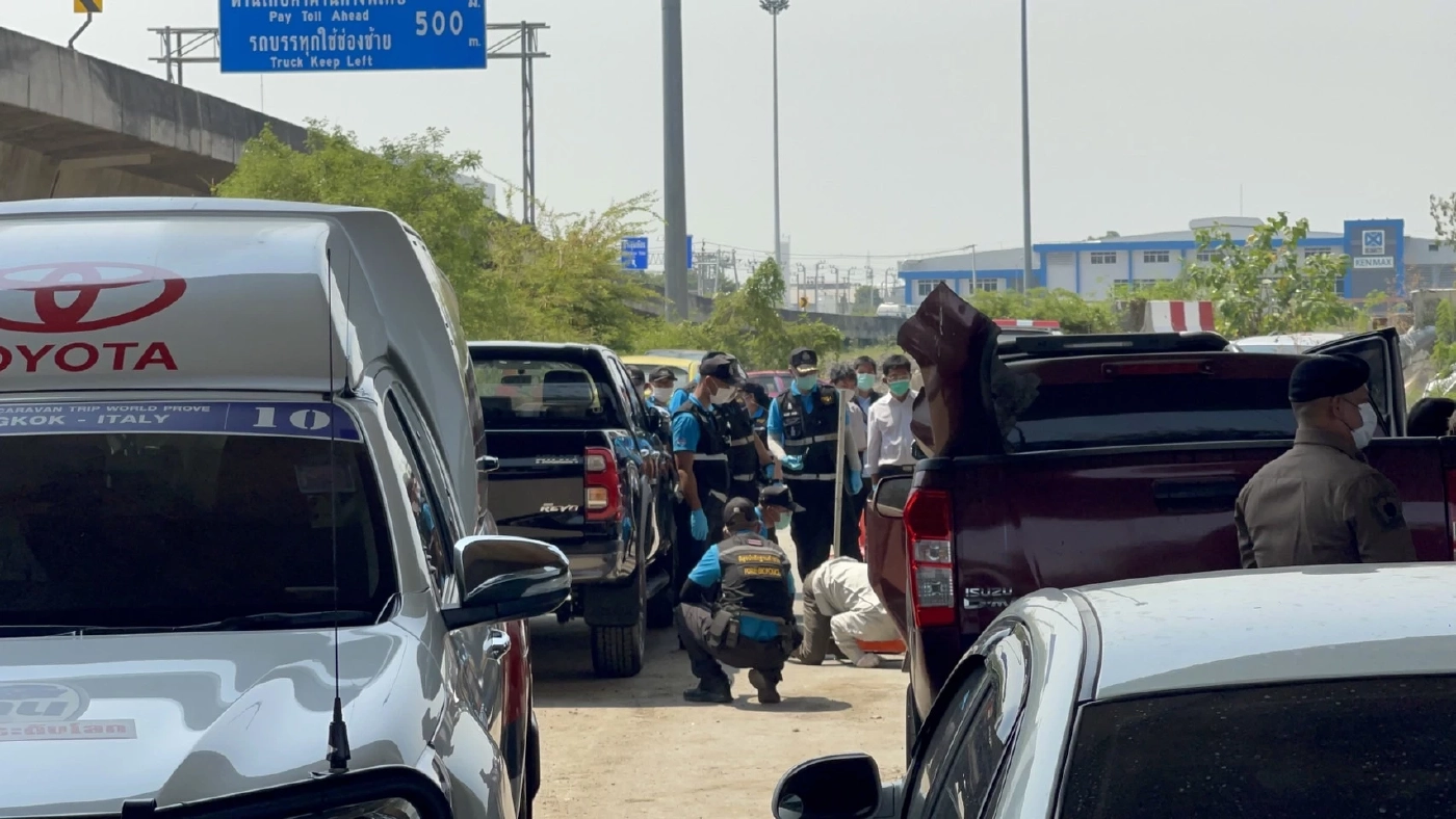 พฐ.-ผู้เชี่ยวชาญโตโยต้า ตรวจพิสูจน์รถกระบะรีโว่ พวงมาลัยล็อกจริงหรือไม่?