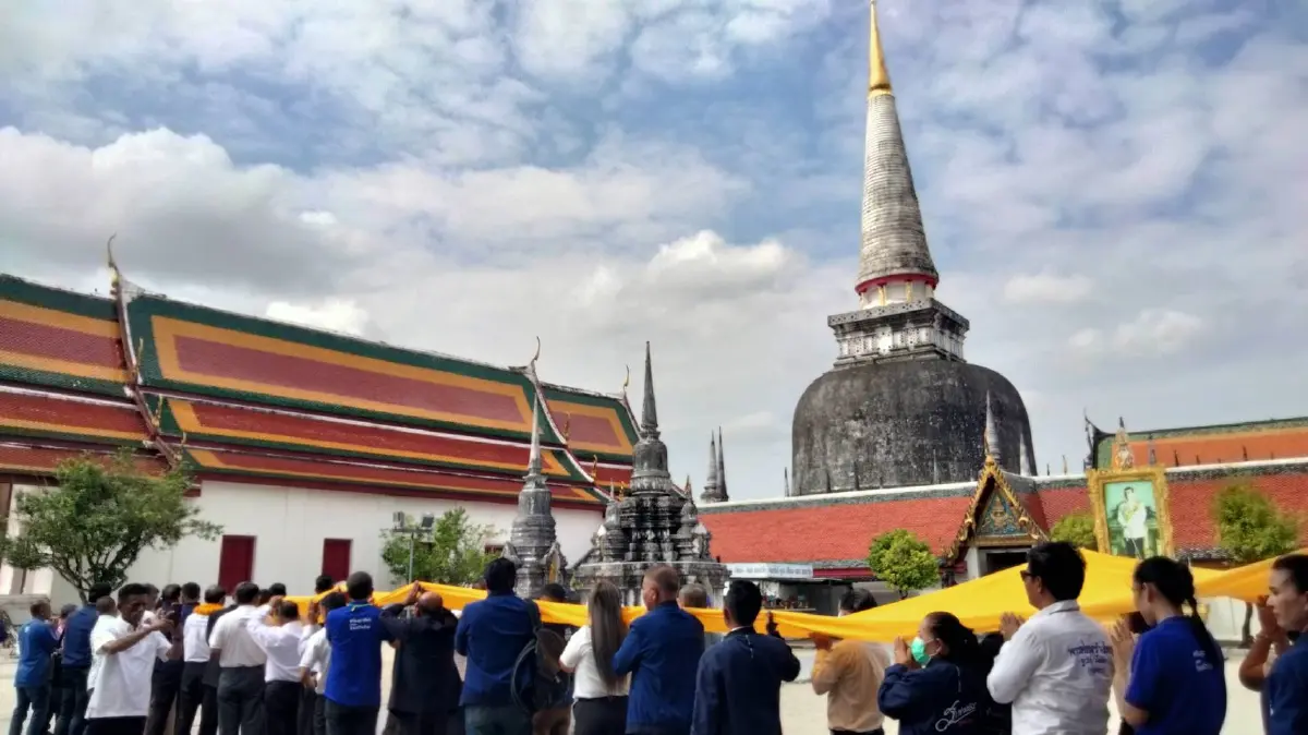“สุดารัตน์” เยือนเมืองคอน ประกาศพลิกโฉมเศรษฐกิจภาคใต้