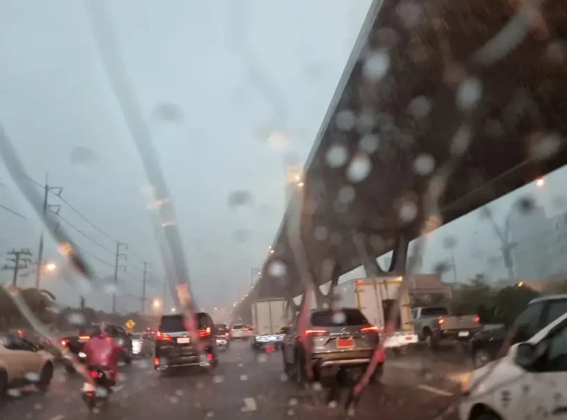กรมอุตุฯ เตือน 3 ภาค-กทม. รับมือพายุฝนฟ้าคะนอง 30-40 เปอร์เซ็นต์ ของพื้นที่