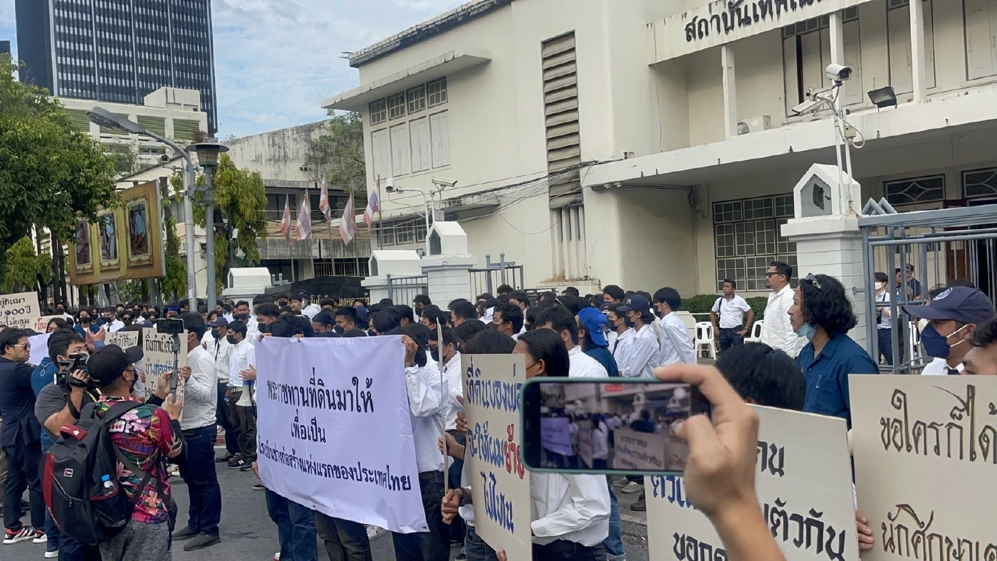 นศ.อุเทนถวาย ยุติชุมนุม หลังพอใจผลการเจรจา-ผู้บริหารรับฟังข้อเรียกร้อง