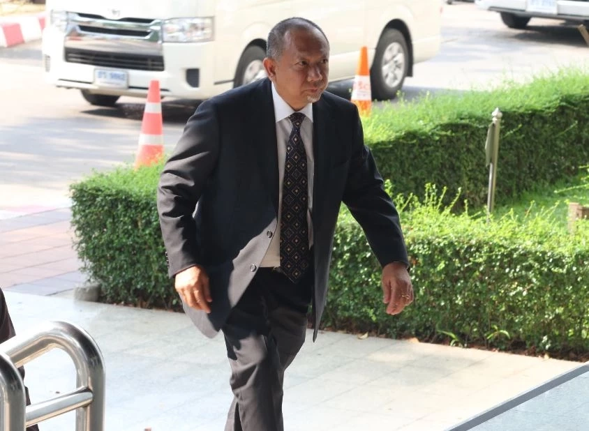 นายธาริต เพ็งดิษฐ์