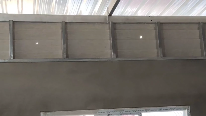 สุดอุกอาจ! คนร้ายควง M16 ยิงถล่มบ้านชาวบ้านจนพรุนกลางดึก (มีคลิป)